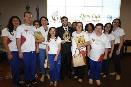 imagem Feapaes/ES recebe Prêmio Dom Luis Gonzaga Fernandes